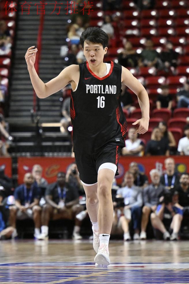 转身暴扣！杨瀚森NBA生涯首次首发，拿下4分5篮板2助攻