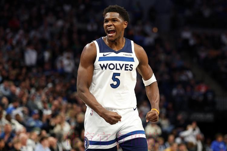 爱德华兹达成万分里程碑